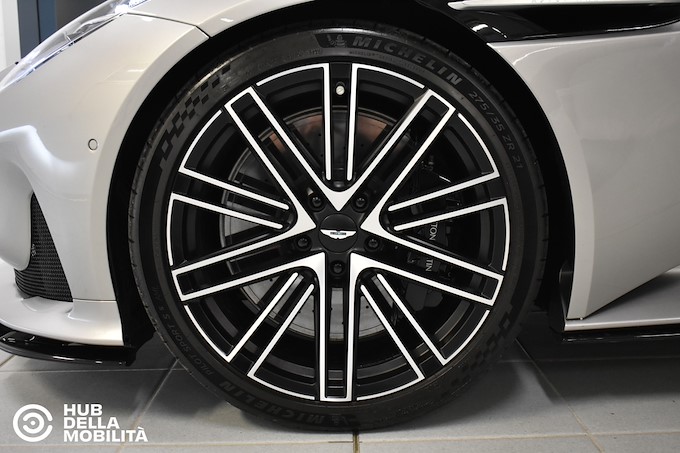 ASTON MARTIN DB12 V8 Volante